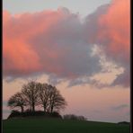 Wolkenfurioso über dem alten Hünengrab