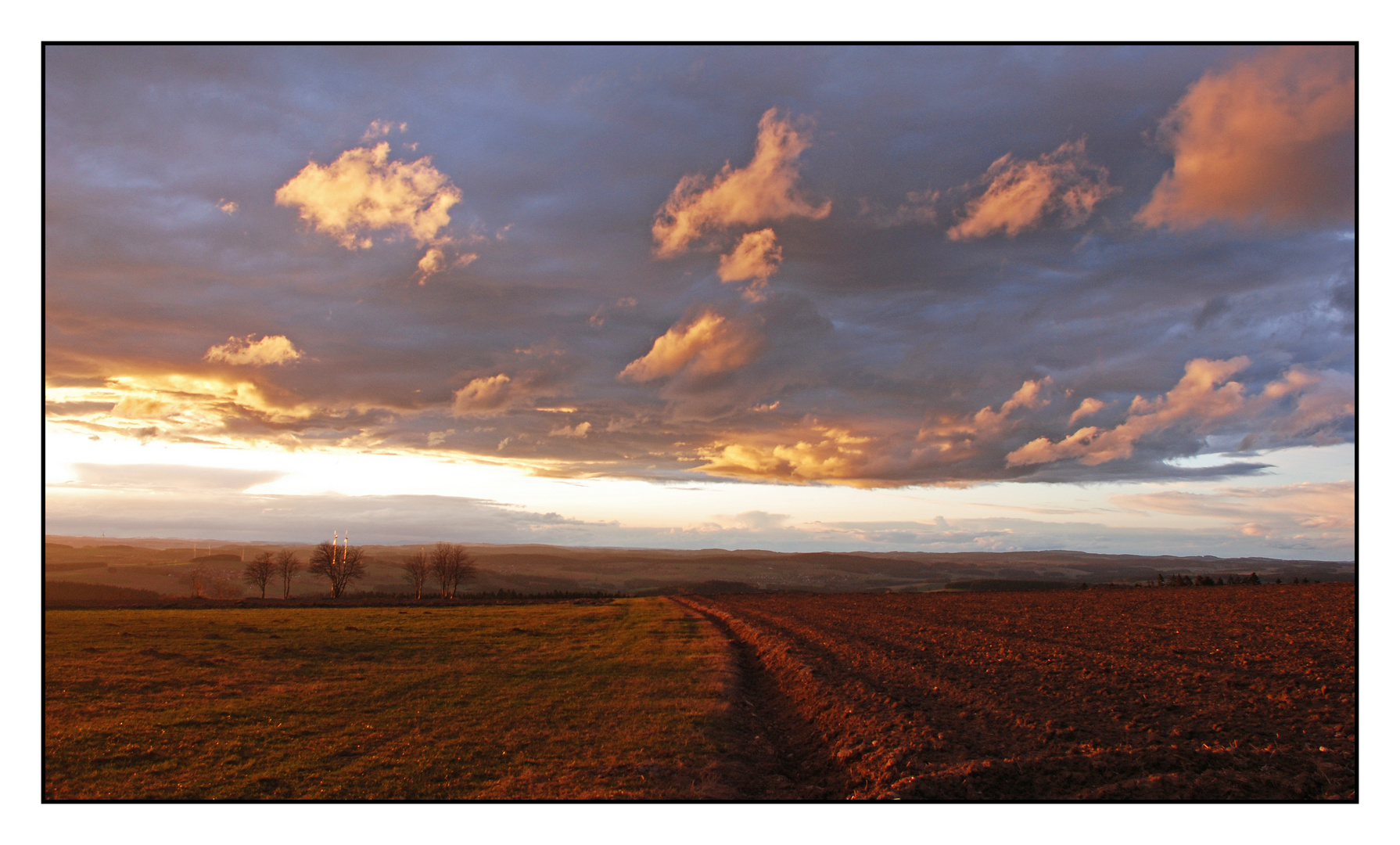 Wolkengemälde am Ostersonntag