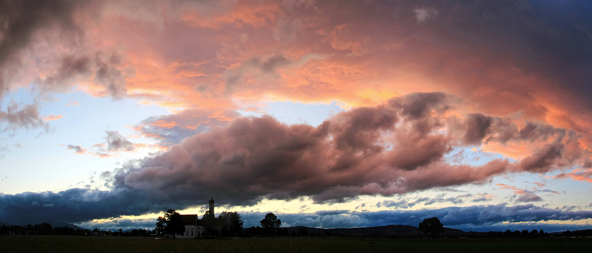 Wolkenglühen - Gleich wird es wieder düster!