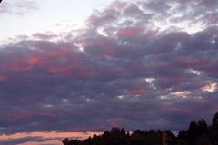 wolkenhimmel am späten Nachmittag