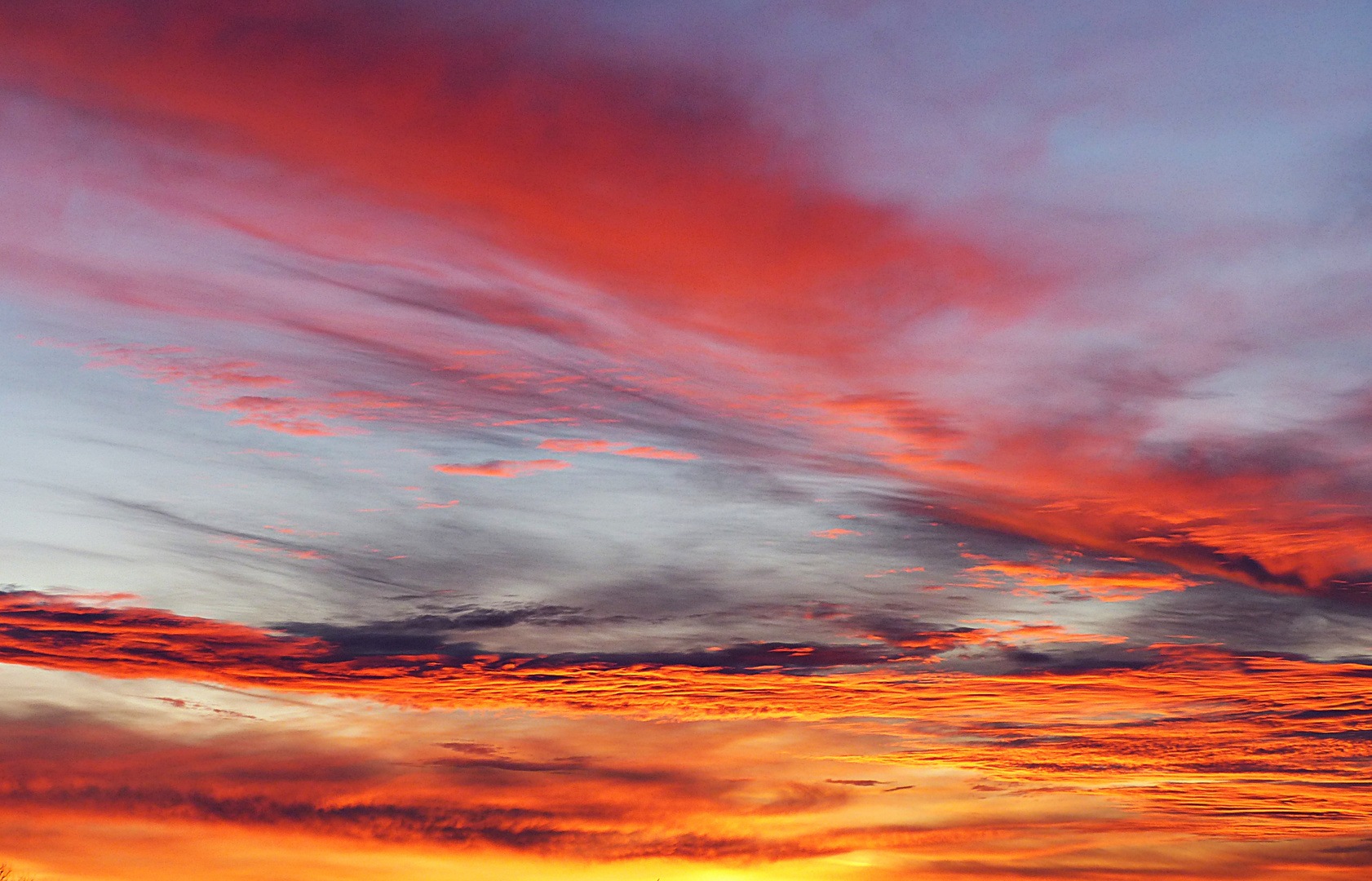 Wolkenhimmel beim Sonnenaufgang