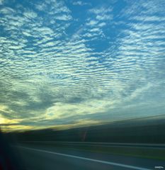 Wolkenhimmel über der A2