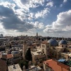 Wolkenhimmel über der Grabeskirche Jerusalem