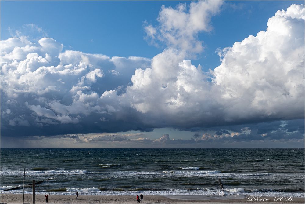 Wolkenhimmel über der Ostsee..