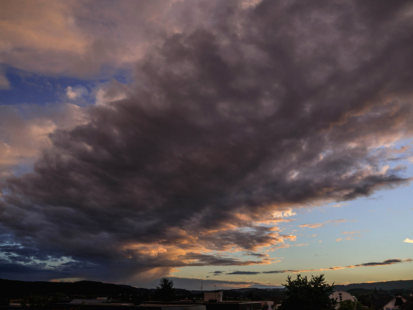 Wolkeninferno über meiner stadt