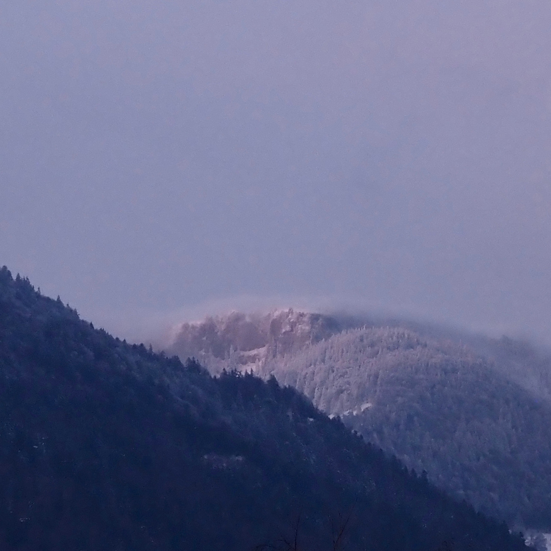 Wolkenkappe über der Stahlfluh