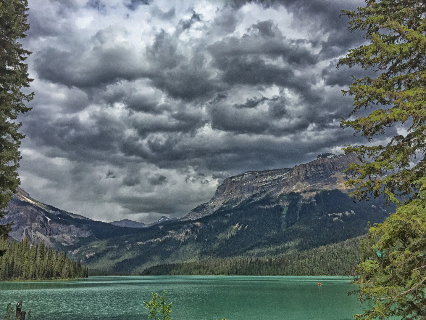 Wolkenkarussell am Emerals Lake, Kanada