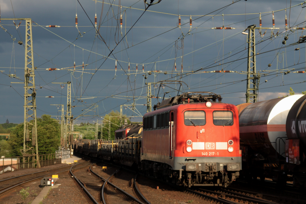 Wolkenkrimi... BR 140 erreicht Aachen