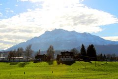 Wolkenleuchten über dem Pilatus ...