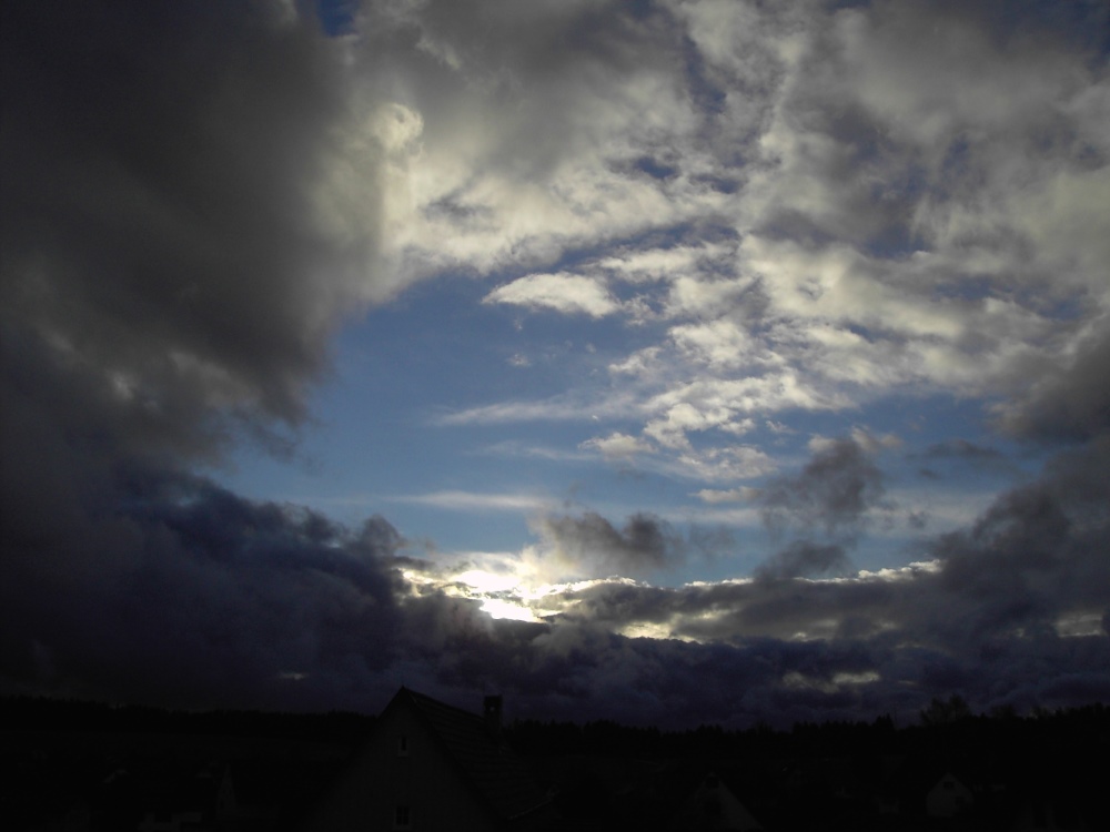 Wolkenloch am Abendhimmel