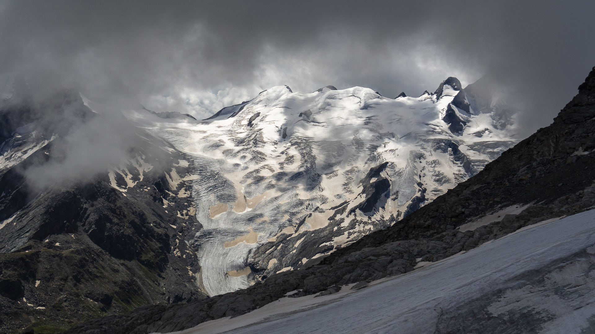 Wolkenloch am Sella-Gletscher