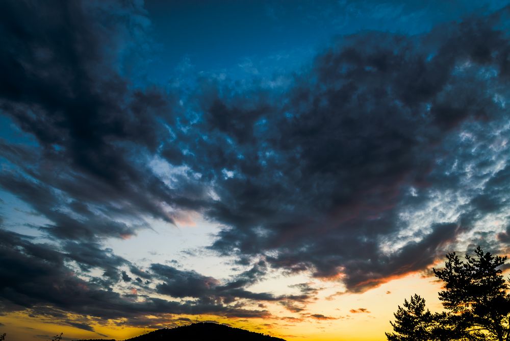 Wolkenloch bei Sonnenuntergang