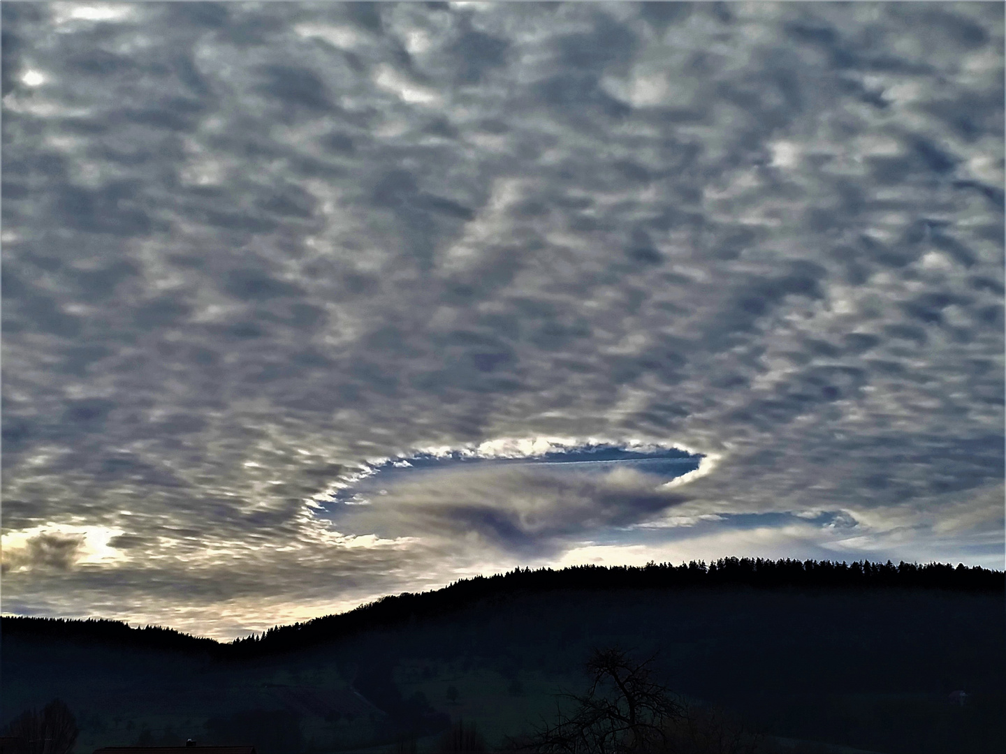 Wolkenloch / Hole-Punch Cloud / Fallstreak Hole