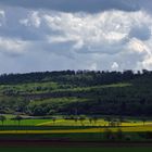 Wolkenloch überm Rapsfeld