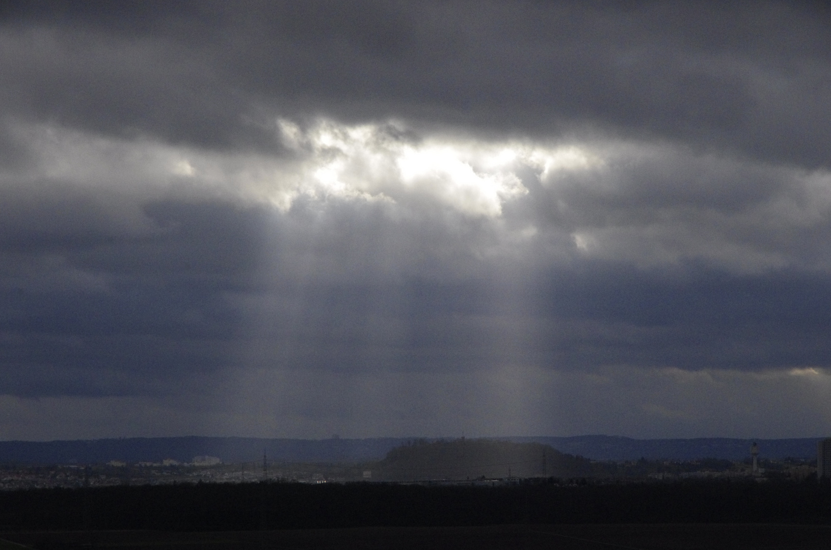 Wolkenlücke bei Wind mit 14 m pro Sekunde