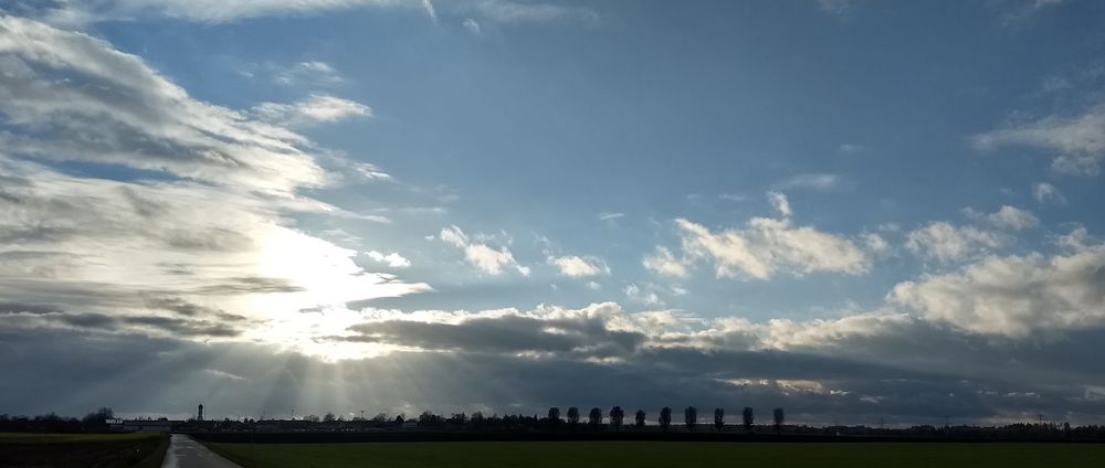 Wolkenlücke über Hohenbrunn bei München