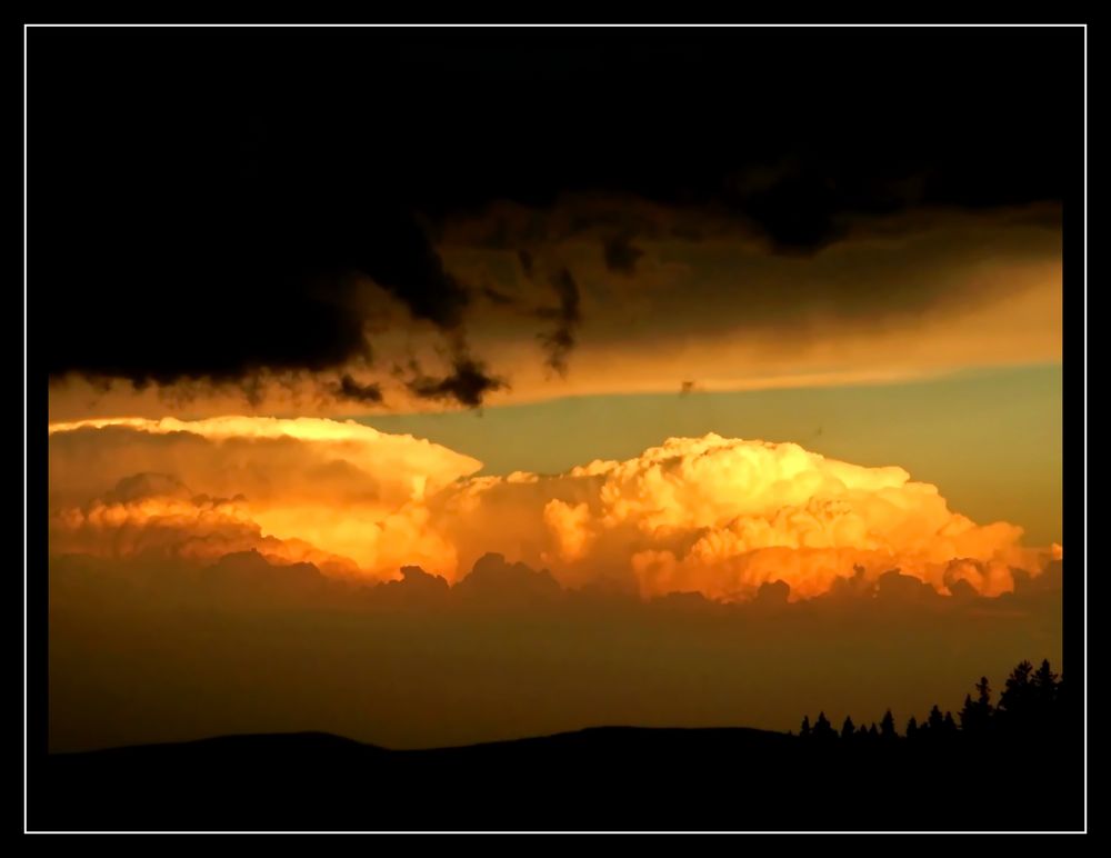 Wolkenmeer und Sonnenuntergang auf dem Kandel