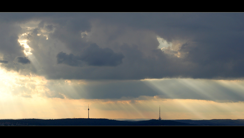 Wolkenritze und Lichtstreifen ...