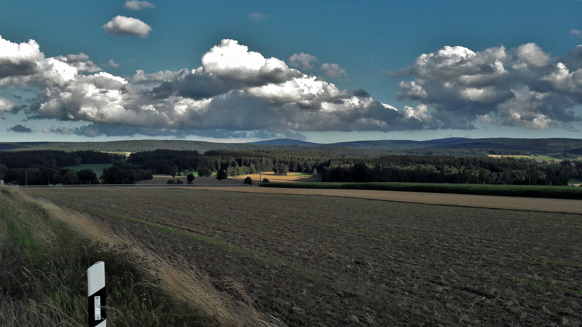 Wolkenschatten über dem Fichtelgebirgsvorland