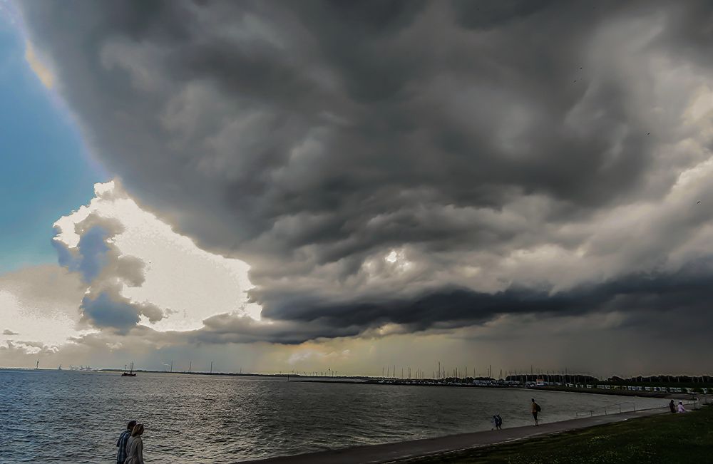 Wolkenschauspiel an der Nordsee