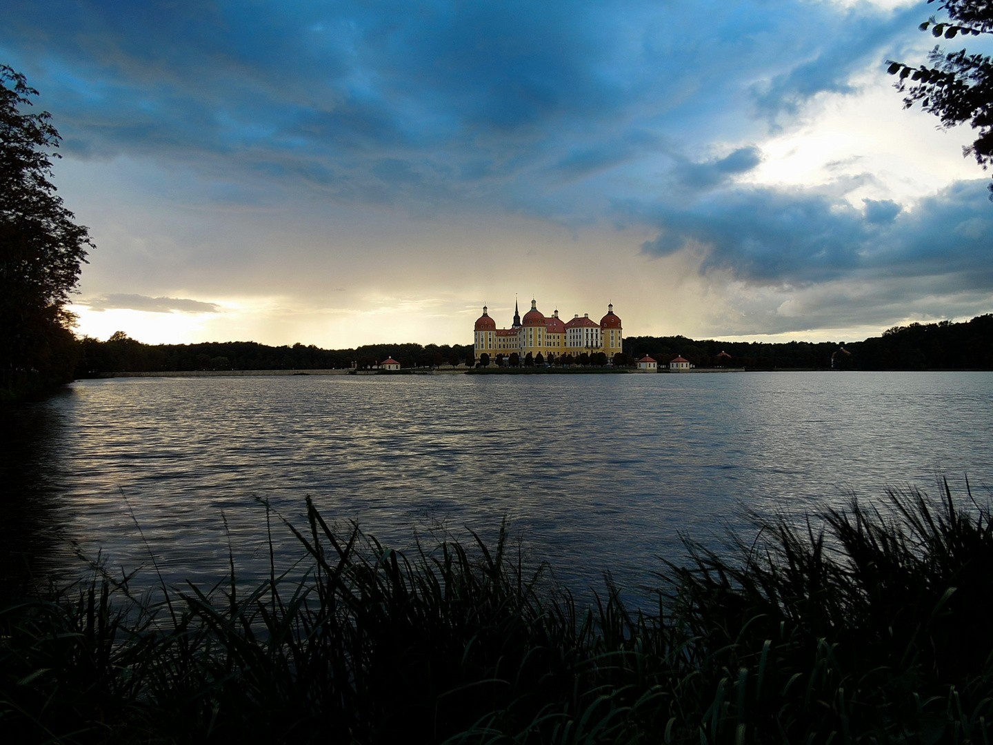 Wolkenschauspiel über Schloss Moritzburg