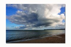 Wolkenschiffe an der See