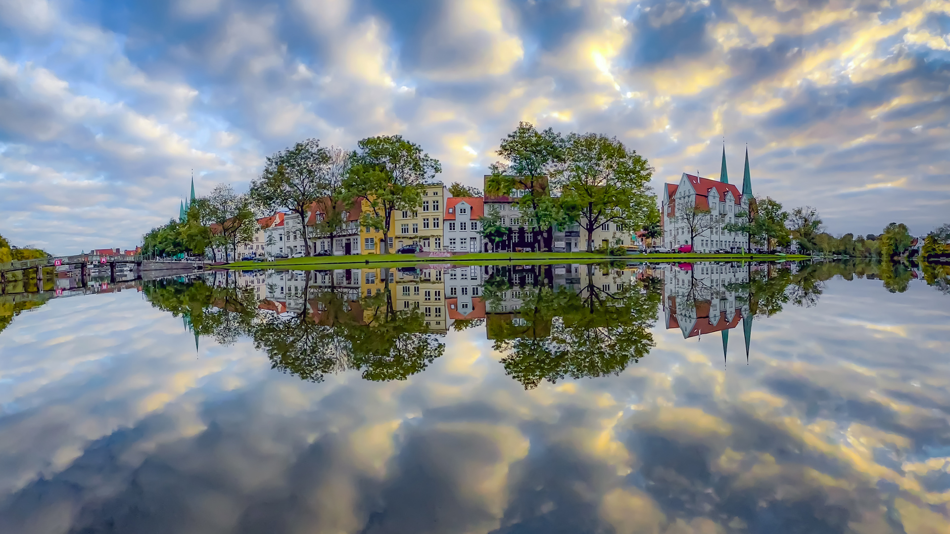 Wolkenspektakel über der Altstadtinsel