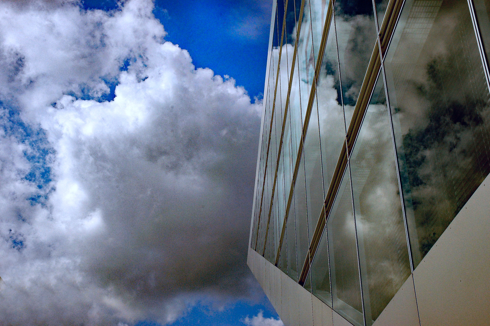 Wolkenspiegel Docklandgebäude 