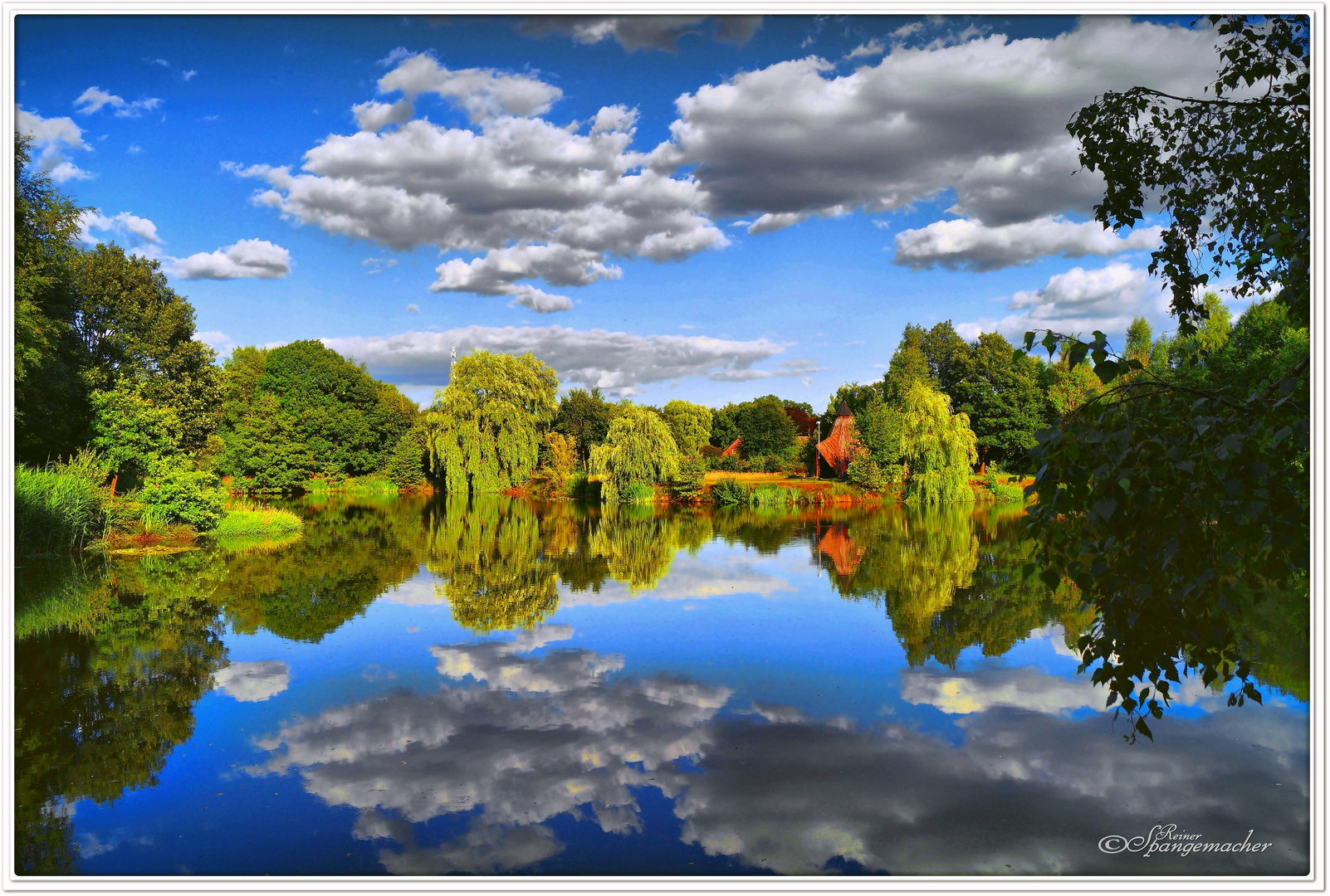 Wolkenspiegelung am Fleetsee