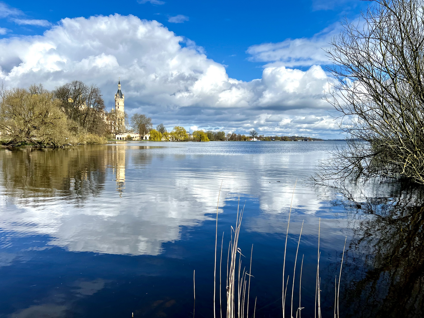 Wolkenspiegelung am Schweriner See