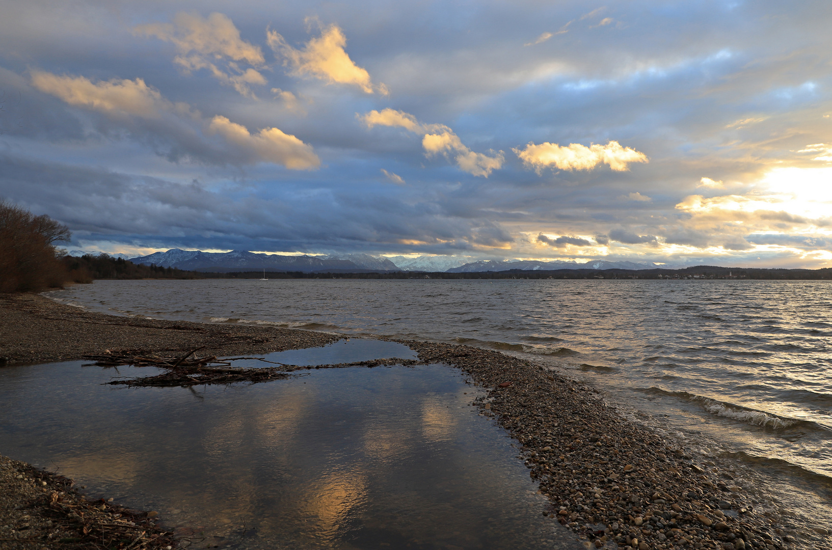 Wolkenspiegelung am Starnberger See