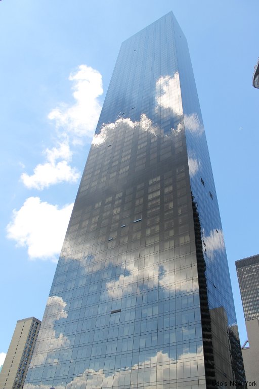 Wolkenspiegelung am Trump World Tower