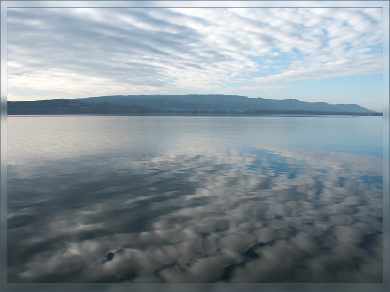 Wolkenspiegelung am Untersee (Bodensee)