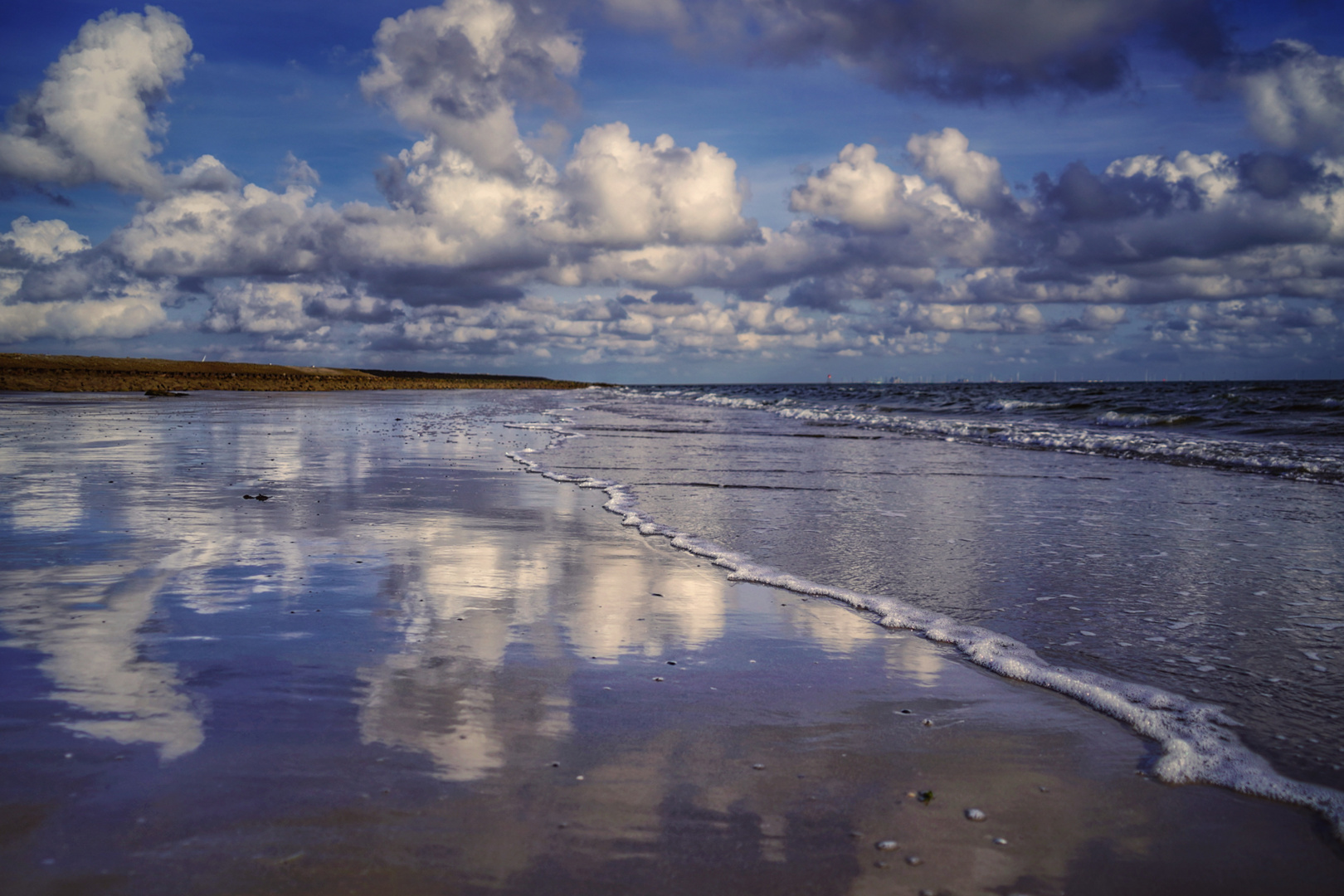 Wolkenspiegelung an der Nordsee... 