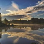 Wolkenspiegelung auf der Ruhr