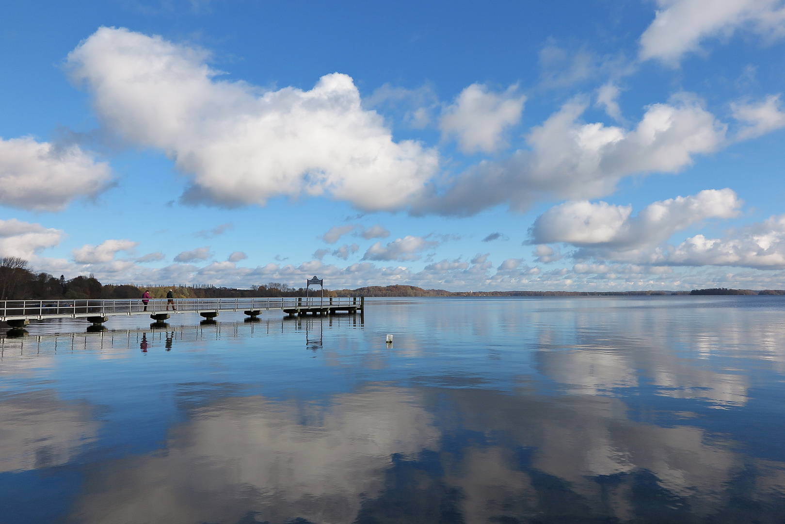 Wolkenspiegelung im Großen Plöner See