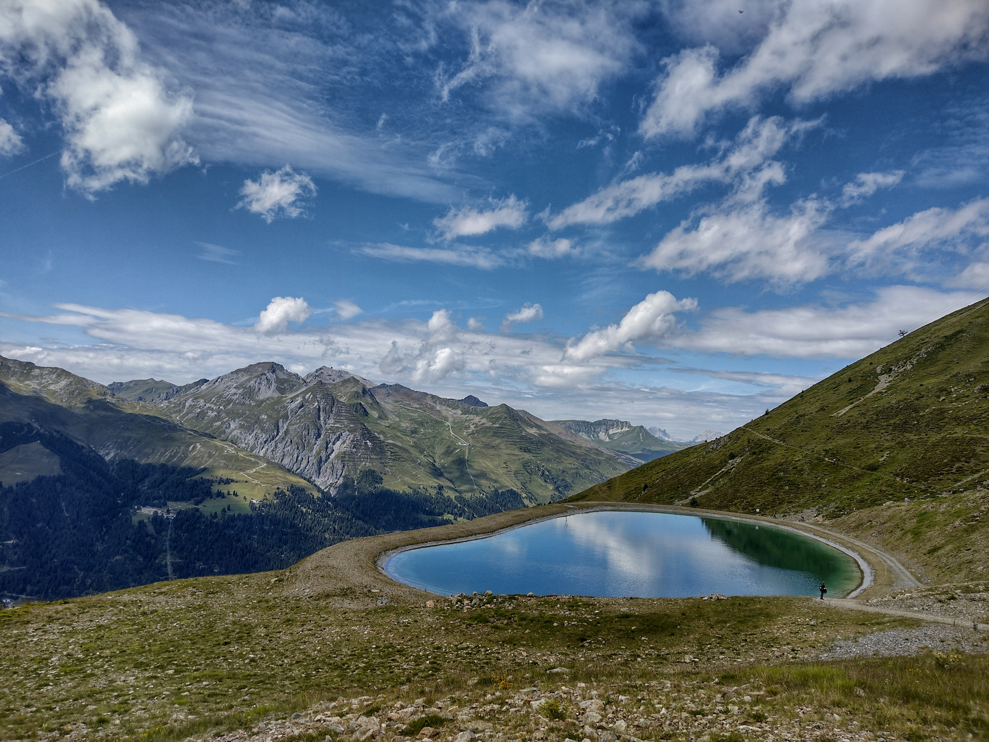 Wolkenspiegelung im Stadlersee unterhalb vom Jakobshorn in Davos/Graubünden 