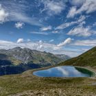 Wolkenspiegelung im Stadlersee unterhalb vom Jakobshorn in Davos/Graubünden 