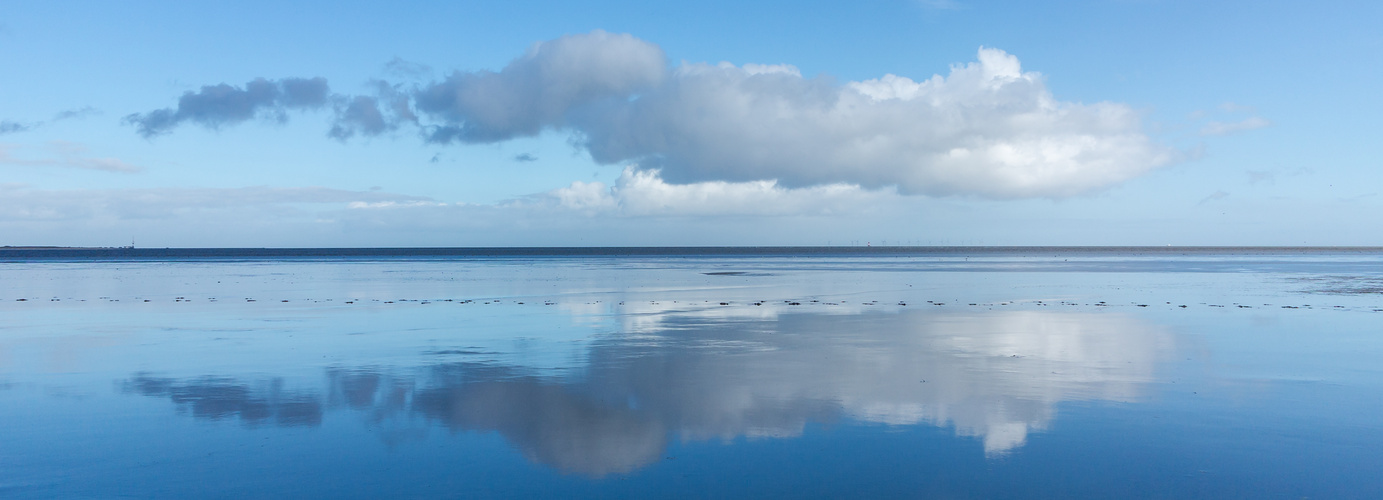 Wolkenspiegelung im Watt...