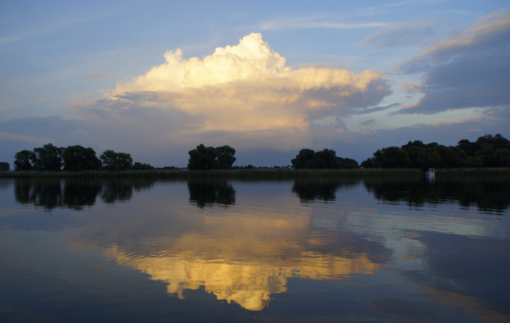 Wolkenspieglung