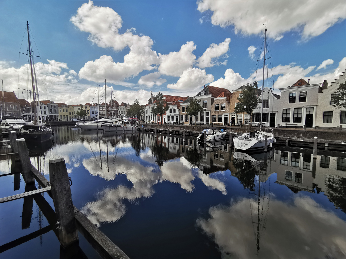 Wolkenspieglung in Goes Hafen