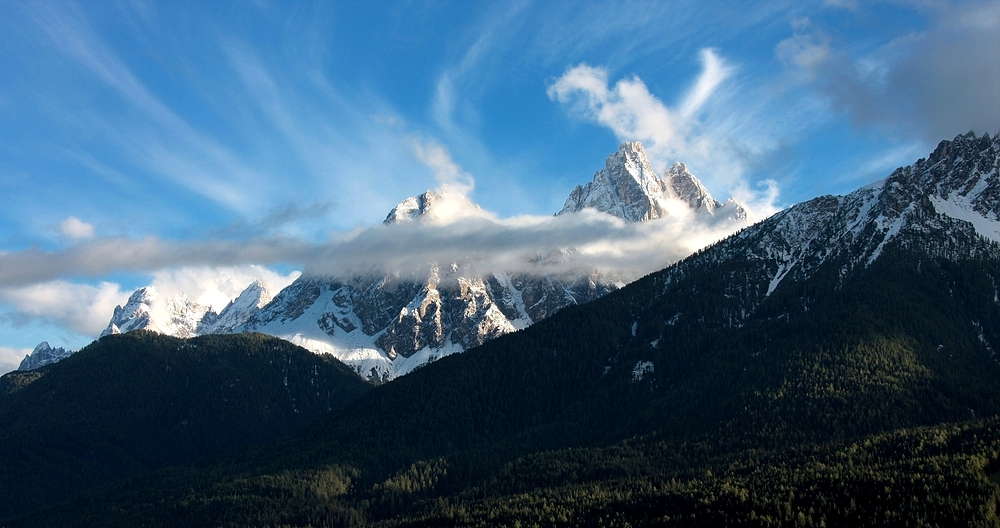 Wolkenspiel an der 3145 m hohen Dreischusterspitze in der Abendsonne.