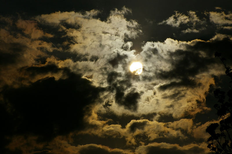 Wolkenspiel bei untergehender Sonne