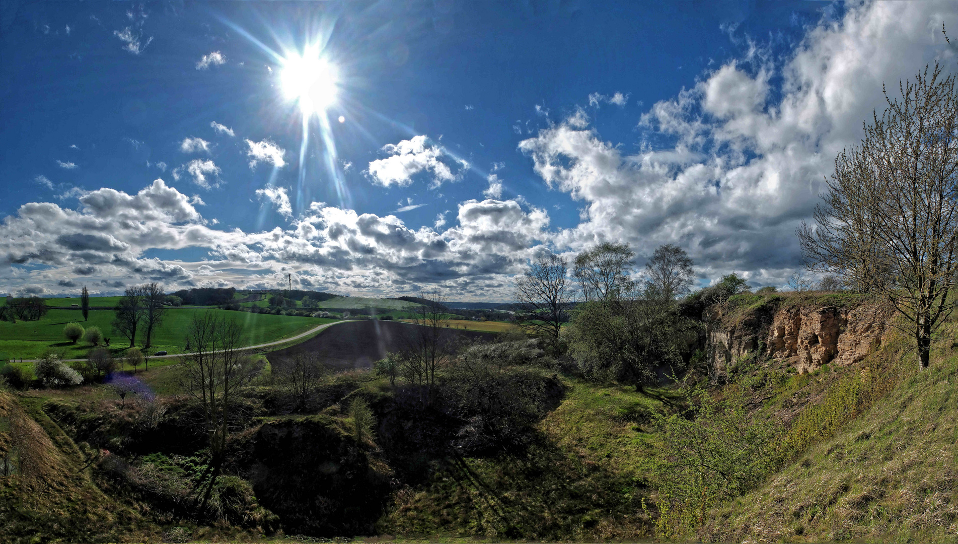 WOLKENSPIEL im April