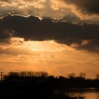 Wolkenspiel in der goldenen Stunde