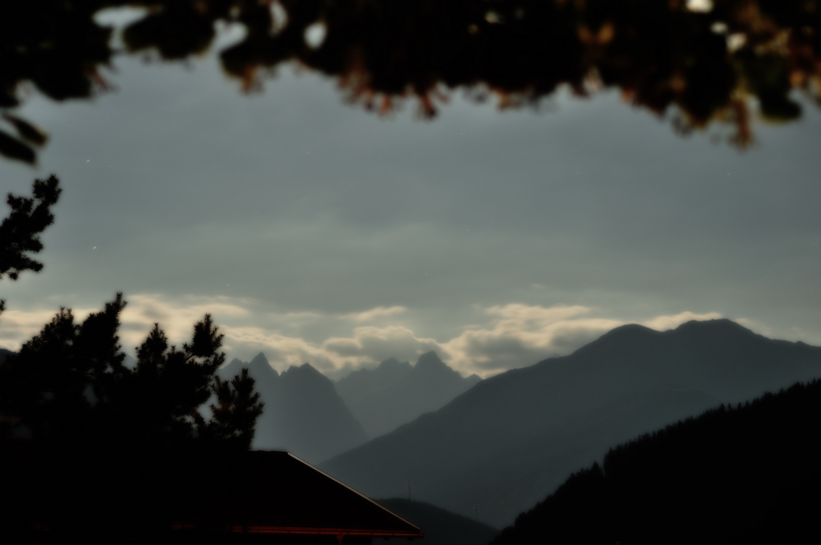 Wolkenspiel in einer Vollmondnacht