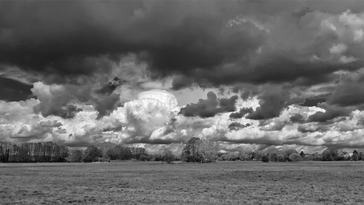 Wolkenspiel in s/w