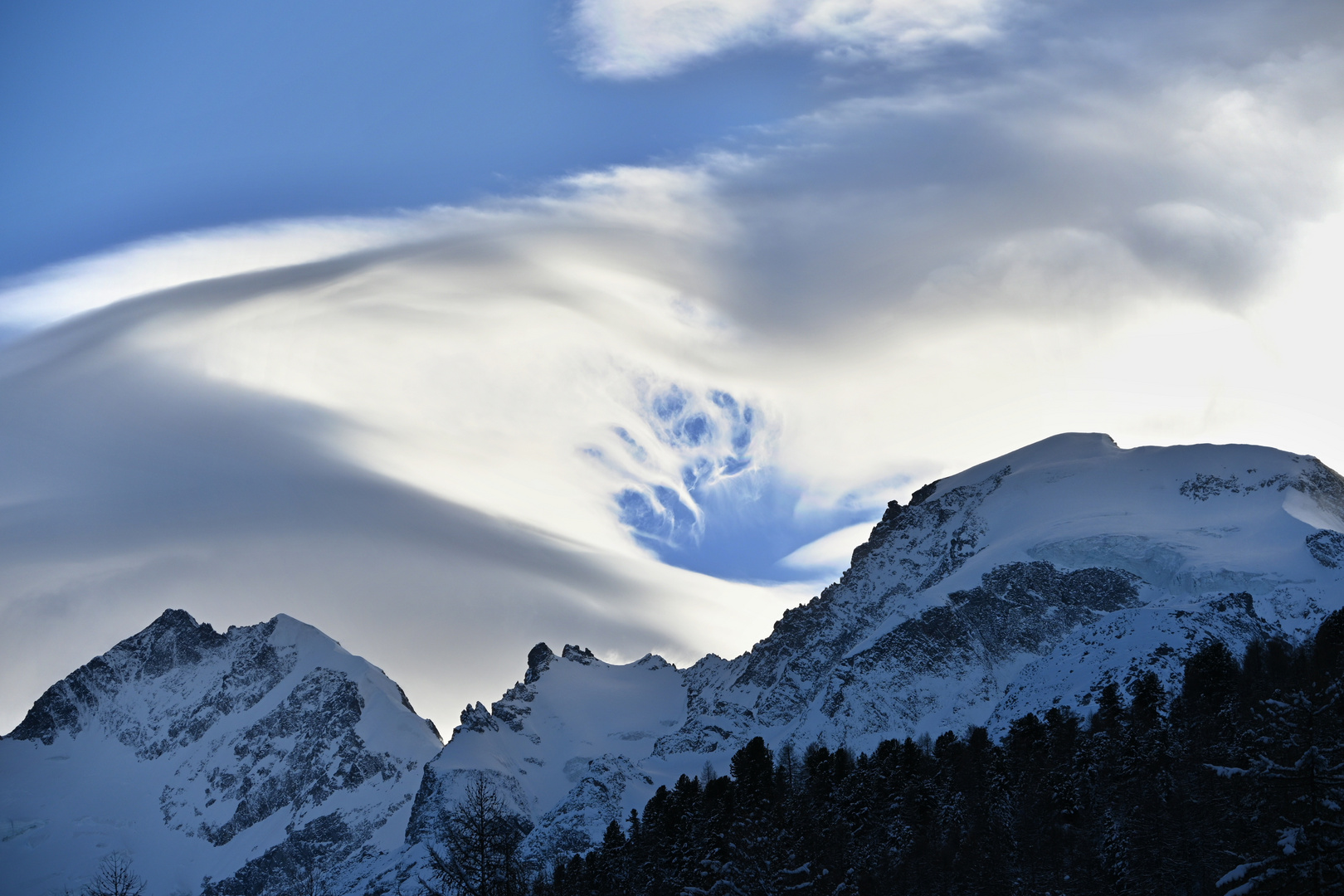 Wolkenspiel über Berninagruppe 1