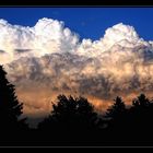 Wolkenspiel über dem linken Niederrhein ..