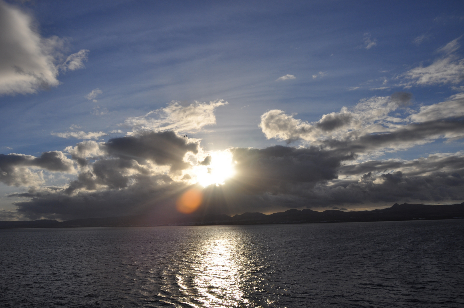 Wolkenspiel über dem Mittelmeer